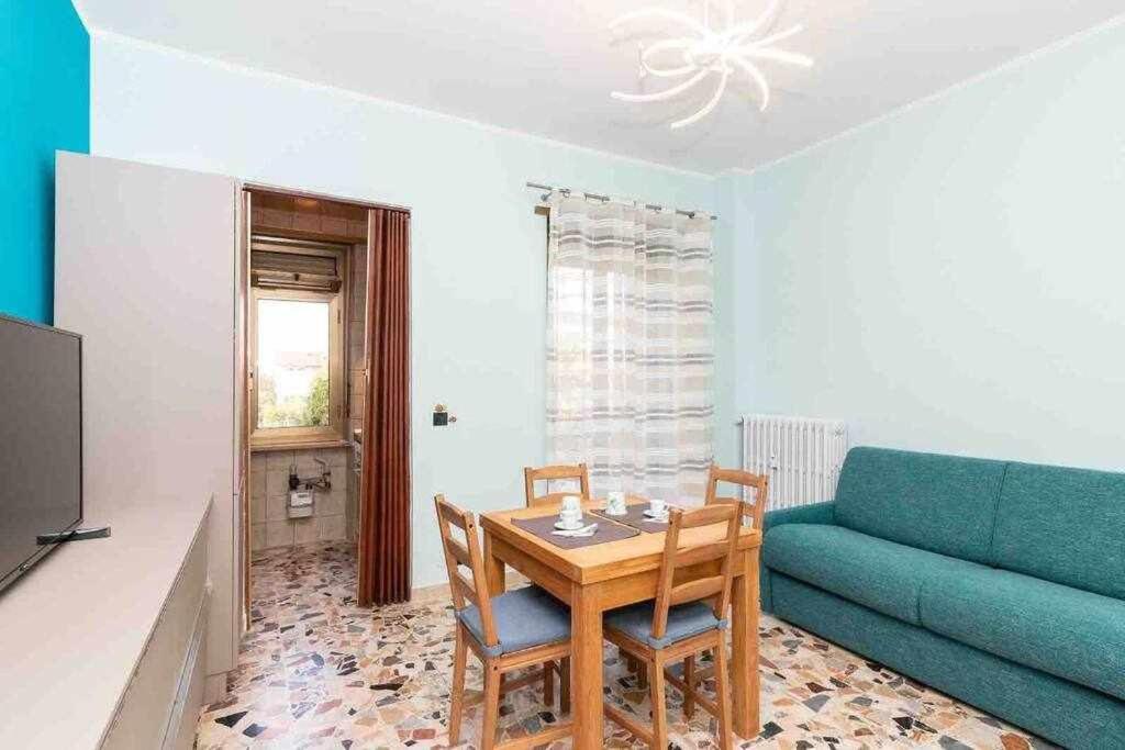 Appartamento A Pochi Passi Dalla Stazione Comodo A Coppie E Famiglie, Casa Ferrucci 科莱尼奥 外观 照片